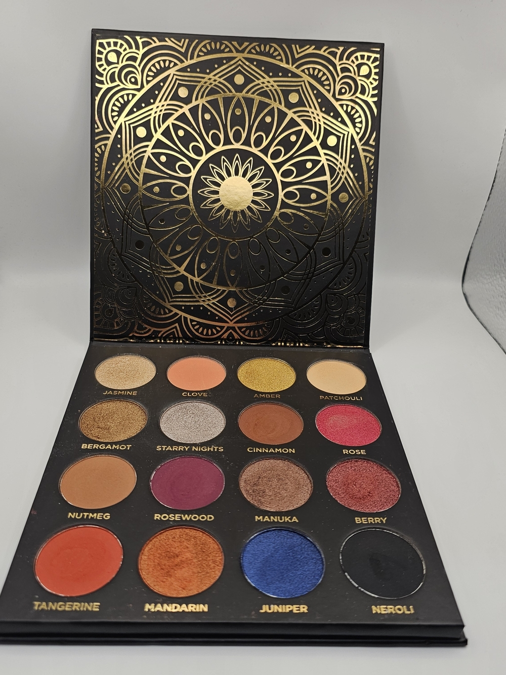 NEW ACE BEAUTE' Quintessential Pallette Eyeshadow Bright Pigmented Colors